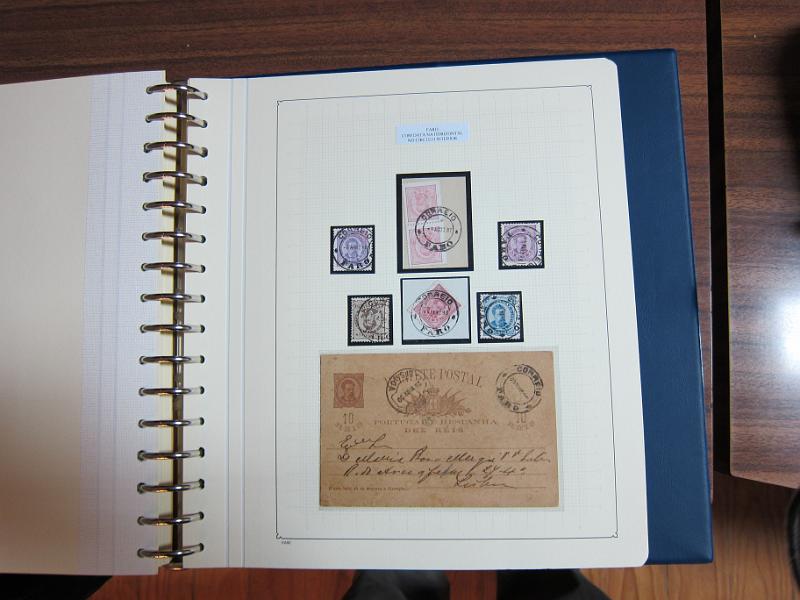 0019 (111).JPG -     Lote:    19      Marcofilia      Lotes Especiais       Descrição:         Portugal. Colecção especializada de carimbos de duplo círculo, tipo 1852, montada em 4 álbuns Lindner, com selos de diversas emissões e cartas, com estudo minucioso de cada marca. Lote a ver.         Lote       Valor Base:     &euro; 2.500,00     Valor Venda:     Retirado     